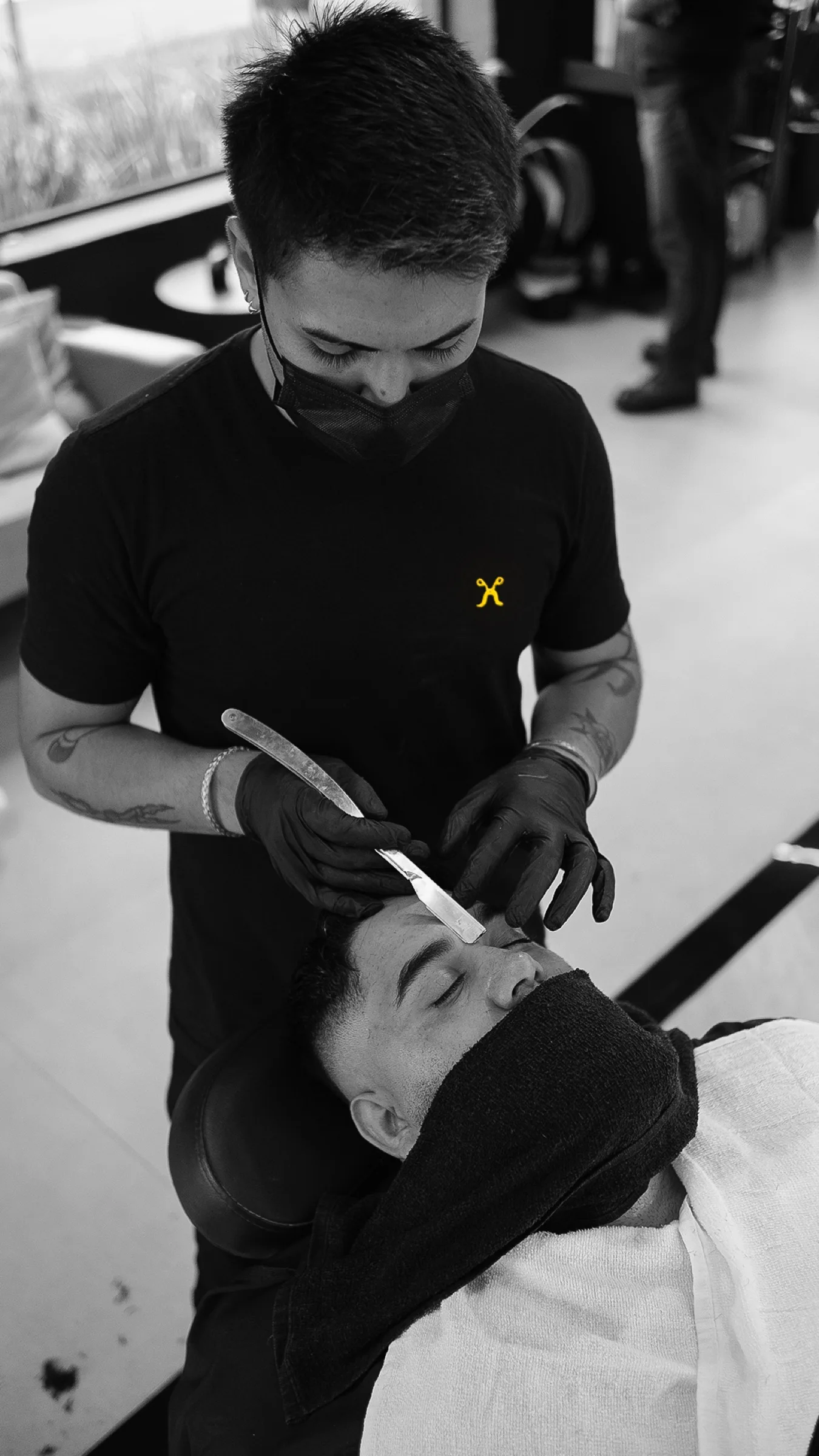 Atendimento de barba realizado por profissional da A Banca